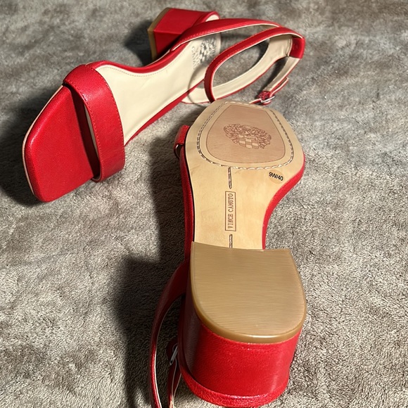 NEW Vince Camuto Red sandals, size 9W. Never worn. Low heel appx. 1 1/2 inches - Picture 4 of 8